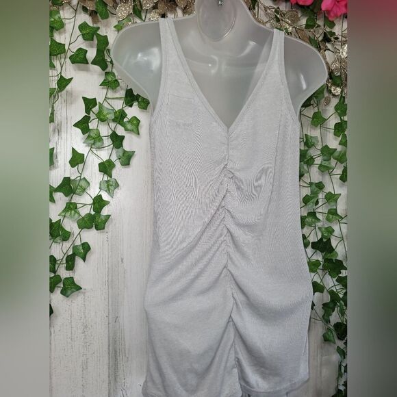 NWT Chaser Double V Shirred Back Tank in Cool Grey - Picture 9 of 10